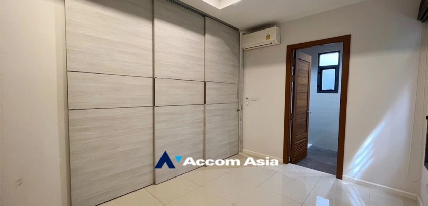 48  5 br House for rent and sale in Bang Na ,Bangkok BTS Bang Na at House in Compound AA24780