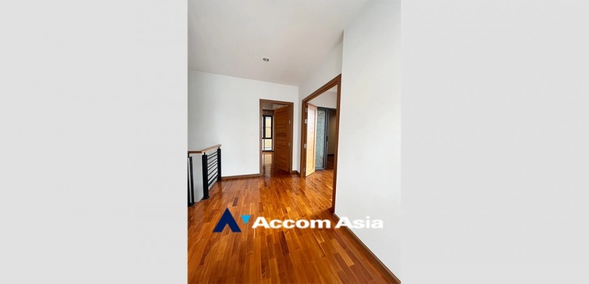 52  5 br House For Rent in Bangna ,Bangkok BTS Bang Na at House in Compound AA24780