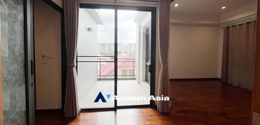 42  5 br House For Rent in Bangna ,Bangkok BTS Bang Na at House in Compound AA24780