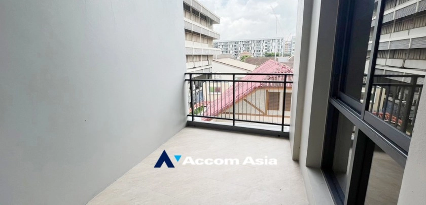 55  5 br House For Rent in Bangna ,Bangkok BTS Bang Na at House in Compound AA24780