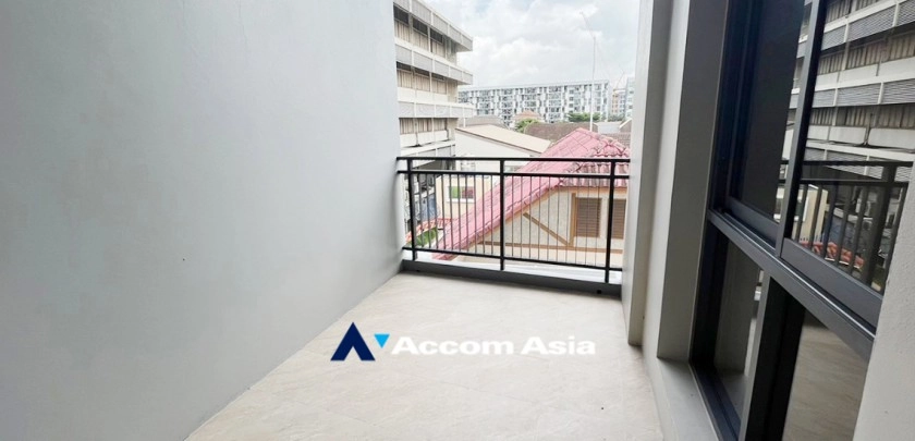 55  5 br House for rent and sale in Bang Na ,Bangkok BTS Bang Na at House in Compound AA24780