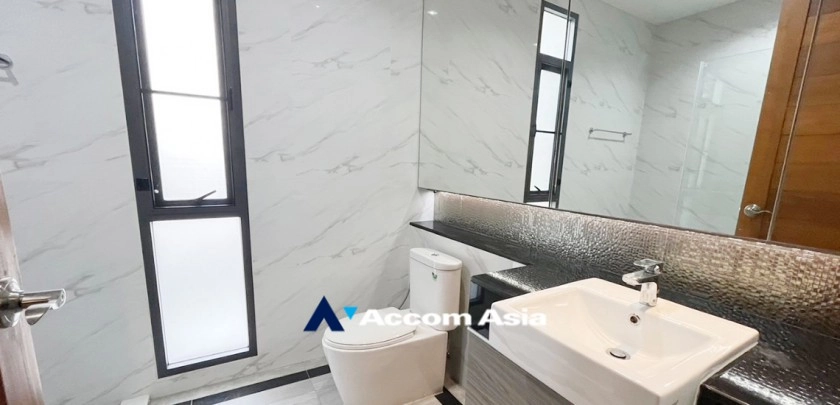 54  5 br House for rent and sale in Bang Na ,Bangkok BTS Bang Na at House in Compound AA24780