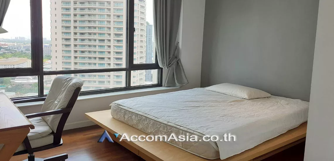 unit 2 Bedrooms  Condominium For Rent in Sathorn, Bangkok  near BTS Chong Nonsi - MRT Lumphini (2018603)