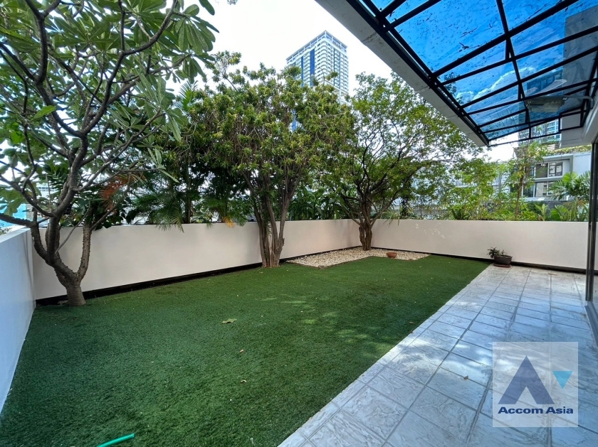 unit 3 Bedrooms  Condominium For Rent in Sukhumvit, Bangkok  near BTS Thong Lo (AA24799)