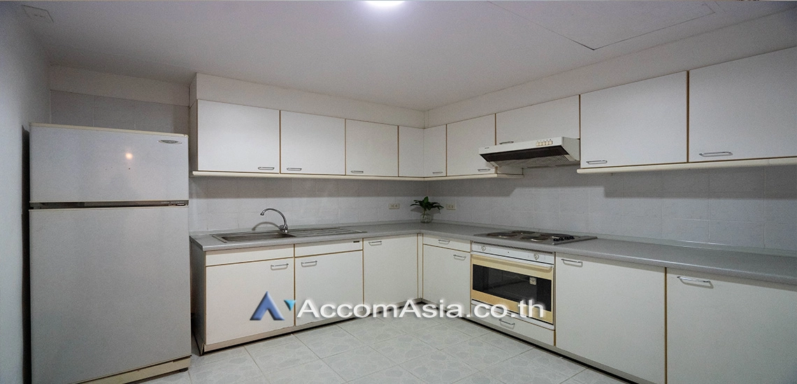 4  2 br Condominium For Sale in Sathorn ,Bangkok BRT Thanon Chan at Liang Garden AA24800