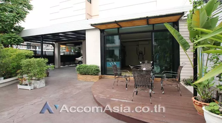 Pet friendly |  Apartment For Rent in Sukhumvit, Bangkok  near BTS Ekkamai (AA24814)