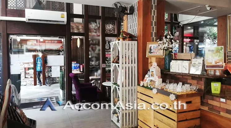  1  Retail / Showroom For Rent in silom ,Bangkok BTS Sala Daeng AA24818