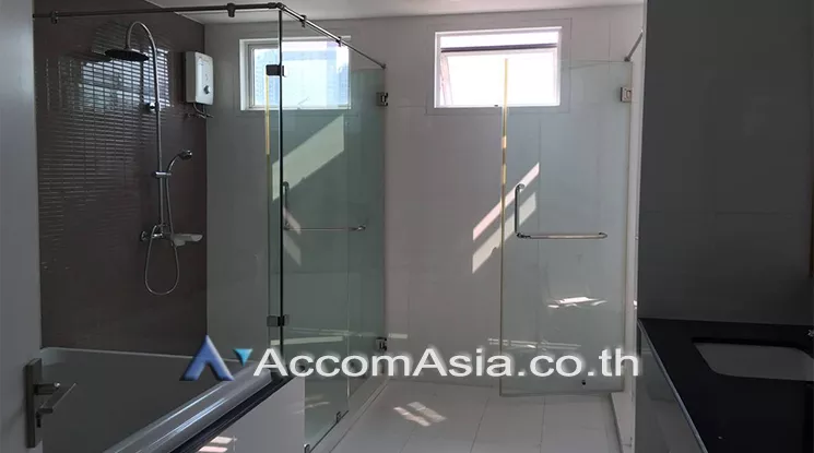 unit 3 Bedrooms  Condominium For Rent in Sukhumvit, Bangkok  near BTS Phra khanong (AA24827)