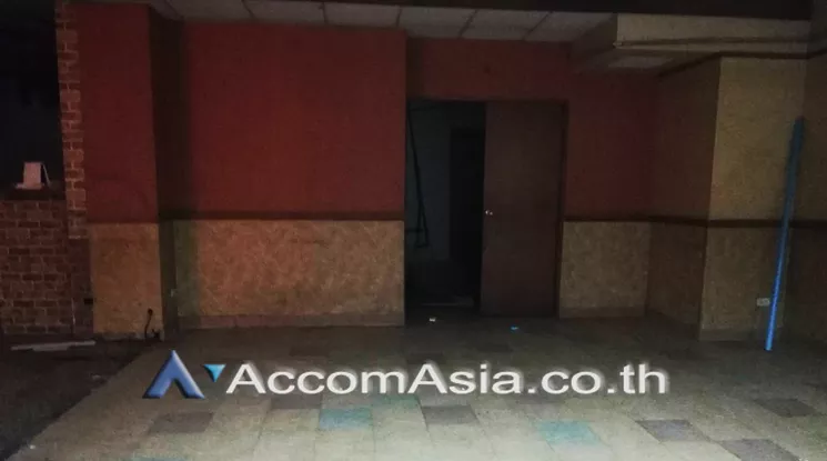  1  Retail / Showroom For Rent in Silom ,Bangkok BTS Sala Daeng - MRT Silom at Silom 64 AA24829