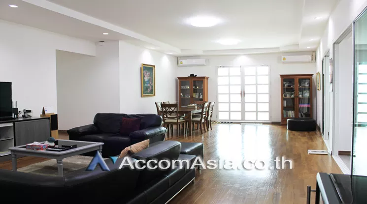 unit 3 Bedrooms  Apartment For Rent in Sukhumvit, Bangkok  near BTS Thong Lo (AA24856)