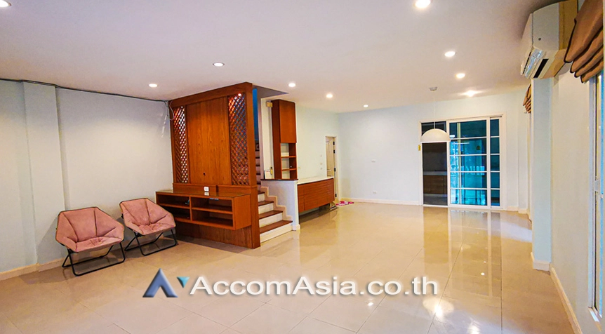 unit 3 Bedrooms  Townhouse For Rent & Sale in Sathorn, Bangkok  near BRT Wat Dan - BRT Wat Priwat (AA24872)
