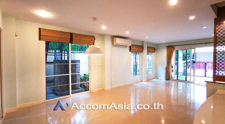 4  3 br Townhouse for rent and sale in Sathorn ,Bangkok BRT Wat Dan - BRT Wat Priwat at Baan Klang Krung Grande Vienna Rama 3 AA24872