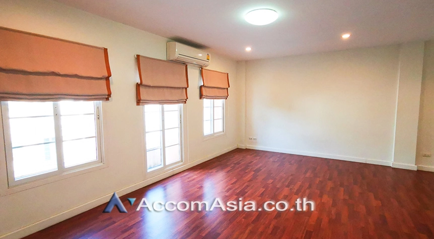 7  3 br Townhouse for rent and sale in Sathorn ,Bangkok BRT Wat Dan - BRT Wat Priwat at Baan Klang Krung Grande Vienna Rama 3 AA24872