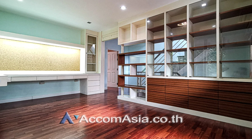 8  3 br Townhouse for rent and sale in Sathorn ,Bangkok BRT Wat Dan - BRT Wat Priwat at Baan Klang Krung Grande Vienna Rama 3 AA24872