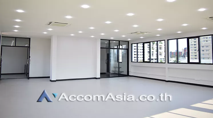  1  Office Space For Rent in Sukhumvit ,Bangkok BTS Ploenchit at Ploymitr Building AA24881