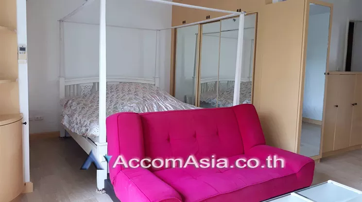  1 Bedroom  Condominium For Sale in Phaholyothin, Bangkok  near BTS Saphan-Kwai (AA24888)