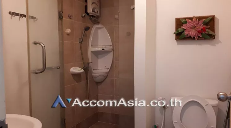  1 Bedroom  Condominium For Sale in Phaholyothin, Bangkok  near BTS Saphan-Kwai (AA24888)