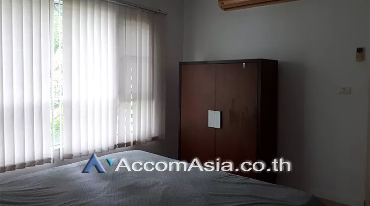  1 Bedroom  Condominium For Sale in Phaholyothin, Bangkok  near BTS Saphan-Kwai (AA24889)