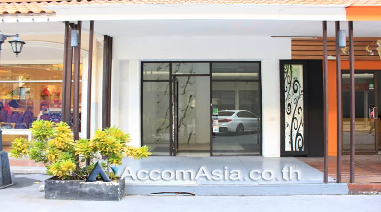  Retail / showroom For Rent in Silom, Bangkok  near BTS Surasak (AA24895)