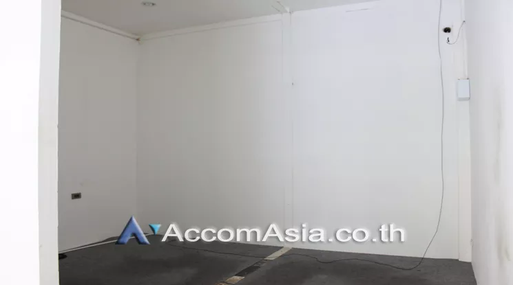 6  Retail / Showroom For Rent in Silom ,Bangkok BTS Surasak at Retail Space for RENT AA24895