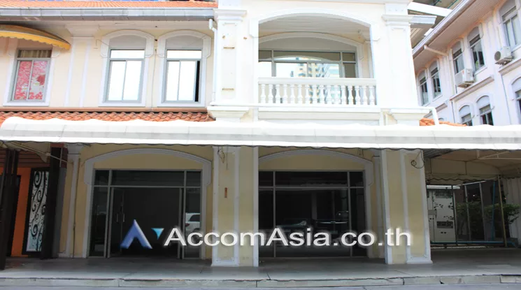  2  Retail / Showroom For Rent in Silom ,Bangkok BTS Surasak at Retail Space for RENT AA24900