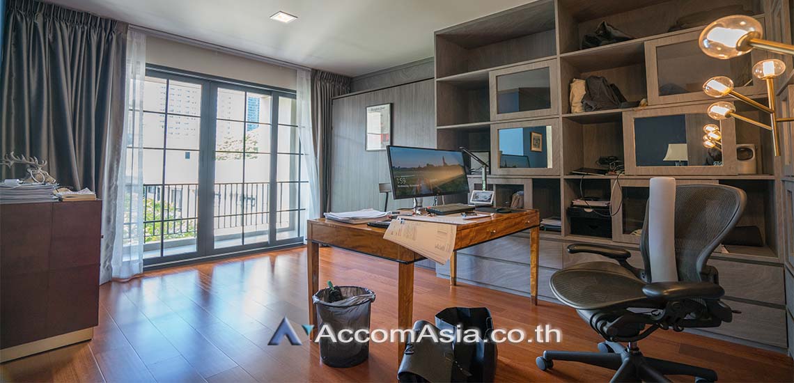 Corner Unit |  4 Bedrooms  Townhouse For Rent & Sale in Sukhumvit, Bangkok  near BTS Asok - MRT Sukhumvit (AA24922)