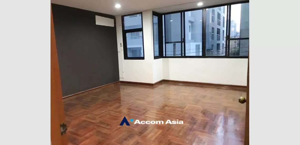 7  4 br Townhouse for rent and sale in ploenchit ,Bangkok BTS Ploenchit AA24945