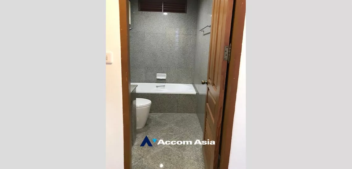 10  4 br Townhouse for rent and sale in ploenchit ,Bangkok BTS Ploenchit AA24945