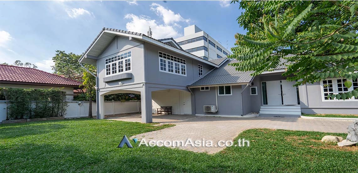  2  4 br House For Rent in sukhumvit ,Bangkok BTS Phra khanong AA24957