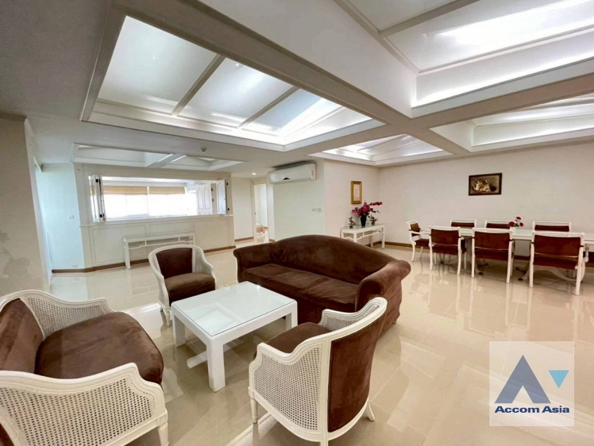 unit 3 Bedrooms  Condominium For Rent in Sukhumvit, Bangkok  near BTS Ekkamai (AA25000)