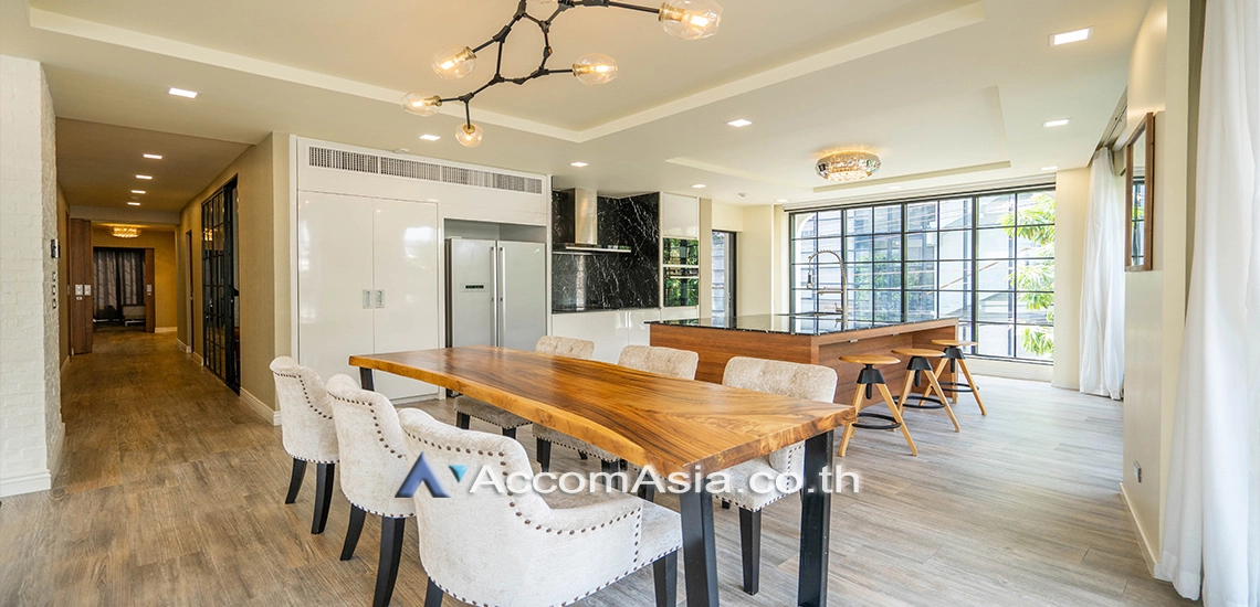 unit 3 Bedrooms  Condominium For Rent in Sukhumvit, Bangkok  near BTS Ekkamai (AA25001)