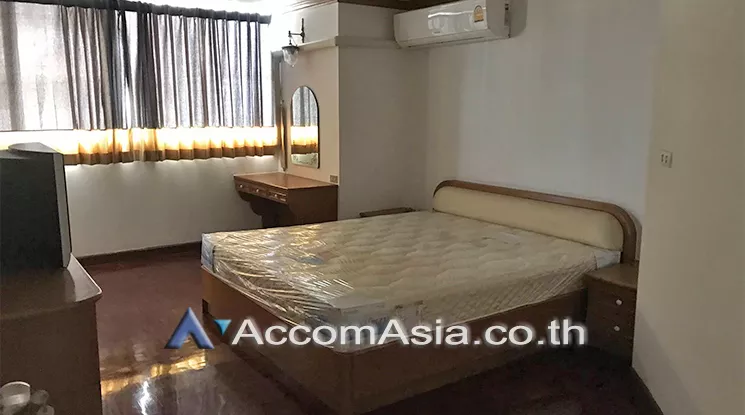 unit 3 Bedrooms  Condominium For Rent in Sukhumvit, Bangkok  near BTS Ekkamai (AA25002)