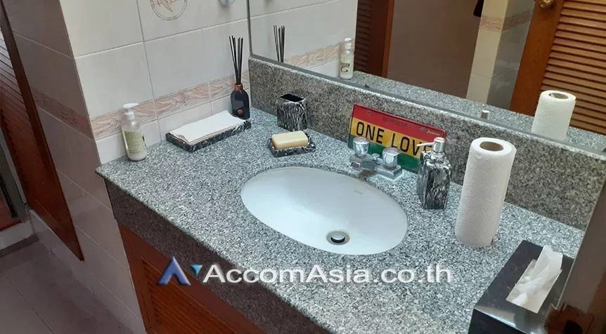 8  2 br Condominium For Rent in Ploenchit ,Bangkok BTS Ratchadamri at Baan Somthavil Ratchadamri AA25057
