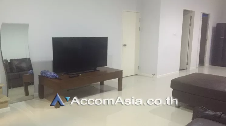  3 Bedrooms  Townhouse For Rent in Sukhumvit, Bangkok  near BTS On Nut (AA25062)
