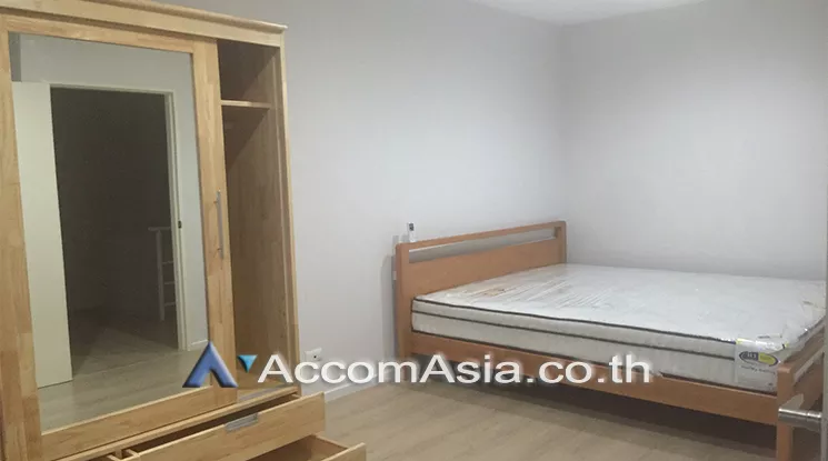  3 Bedrooms  Townhouse For Rent in Sukhumvit, Bangkok  near BTS On Nut (AA25062)