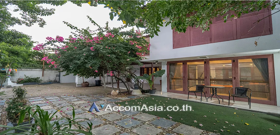 Home Office, Pet friendly |  3 Bedrooms  House For Rent in Sukhumvit, Bangkok  near BTS Thong Lo (AA25069)