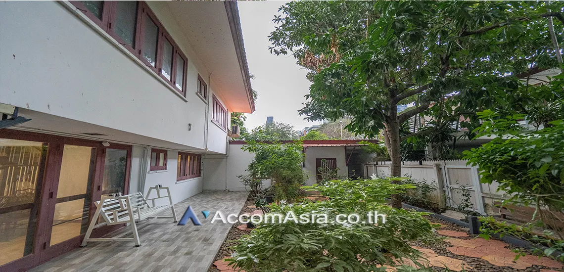Home Office, Pet friendly |  3 Bedrooms  House For Rent in Sukhumvit, Bangkok  near BTS Thong Lo (AA25069)