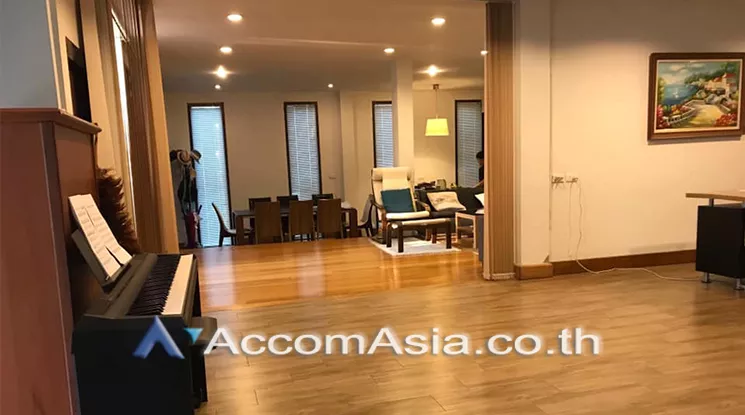 Home Office |  6 Bedrooms  Townhouse For Sale in Sukhumvit, Bangkok  near BTS On Nut (AA25088)