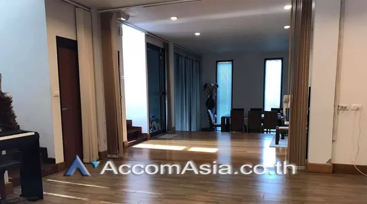 Home Office |  6 Bedrooms  Townhouse For Sale in Sukhumvit, Bangkok  near BTS On Nut (AA25088)
