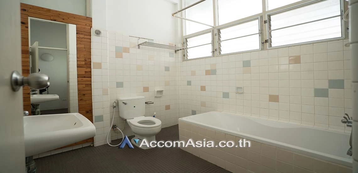 11  2 br House For Rent in Sukhumvit ,Bangkok BTS Ekkamai AA25089