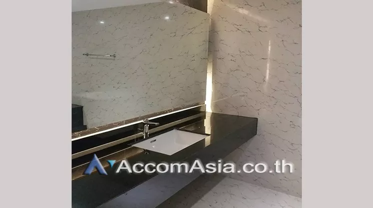 unit 1 Bedroom  Condominium For Rent in Silom, Bangkok  near BTS Surasak (AA25111)