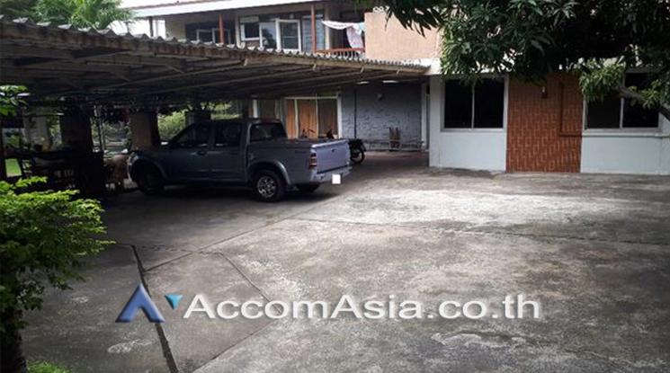 unit 6 Bedrooms  House For Rent in Sukhumvit, Bangkok  near BTS On Nut (AA25123)