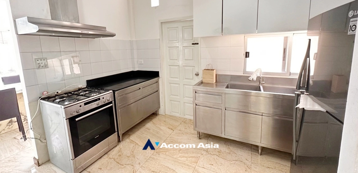 8  4 br House for rent and sale in Sukhumvit ,Bangkok BTS Ekkamai AA25133