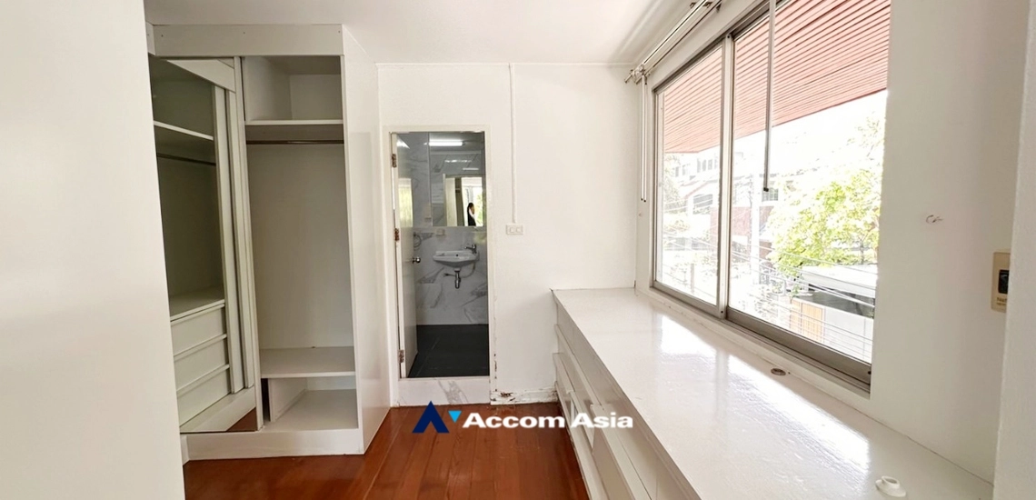 16  4 br House for rent and sale in Sukhumvit ,Bangkok BTS Ekkamai AA25133