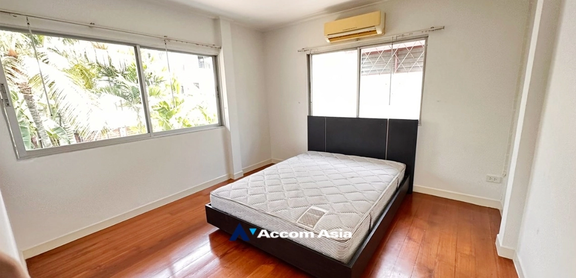 17  4 br House for rent and sale in Sukhumvit ,Bangkok BTS Ekkamai AA25133
