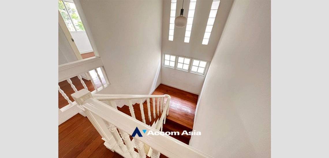 20  4 br House for rent and sale in Sukhumvit ,Bangkok BTS Ekkamai AA25133