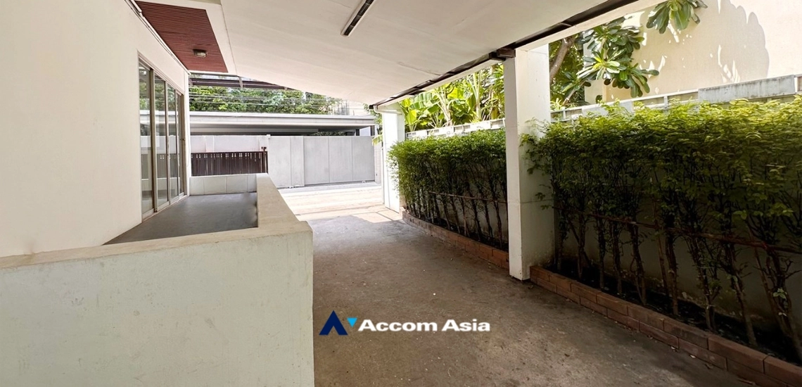 22  4 br House for rent and sale in Sukhumvit ,Bangkok BTS Ekkamai AA25133