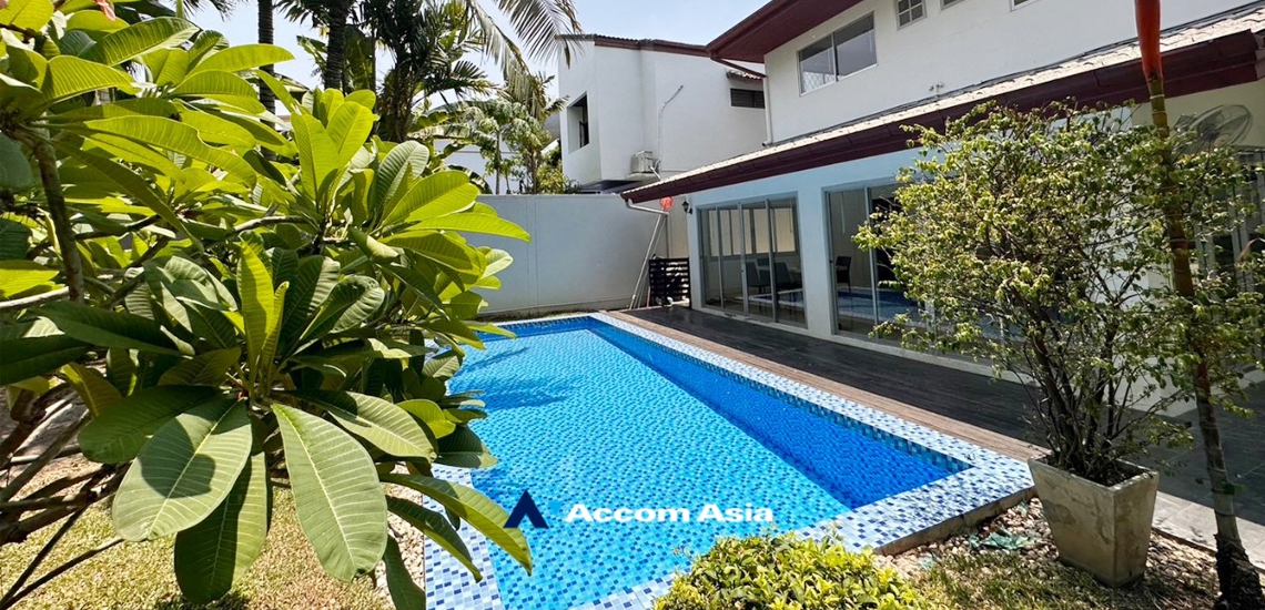 Private Swimming Pool, Pet friendly |  4 Bedrooms  House For Rent in Sukhumvit, Bangkok  near BTS Ekkamai (AA25133)