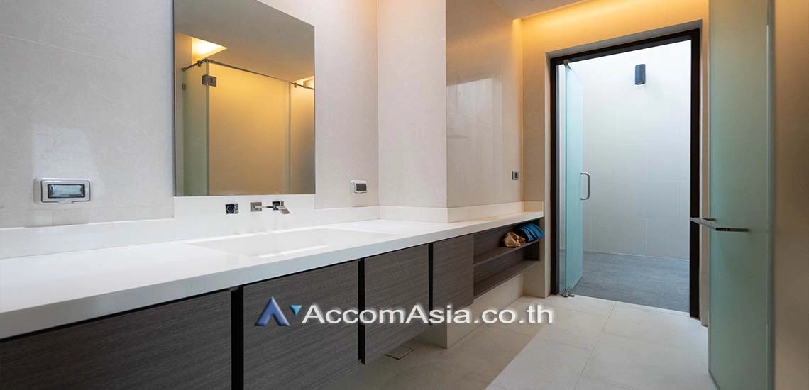 12  4 br House For Sale in Sukhumvit ,Bangkok BTS Phra khanong at Residence Sukhumvit 65 AA25135