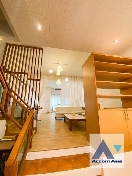  1  4 br Townhouse for rent and sale in Sukhumvit ,Bangkok BTS Ekkamai AA25149